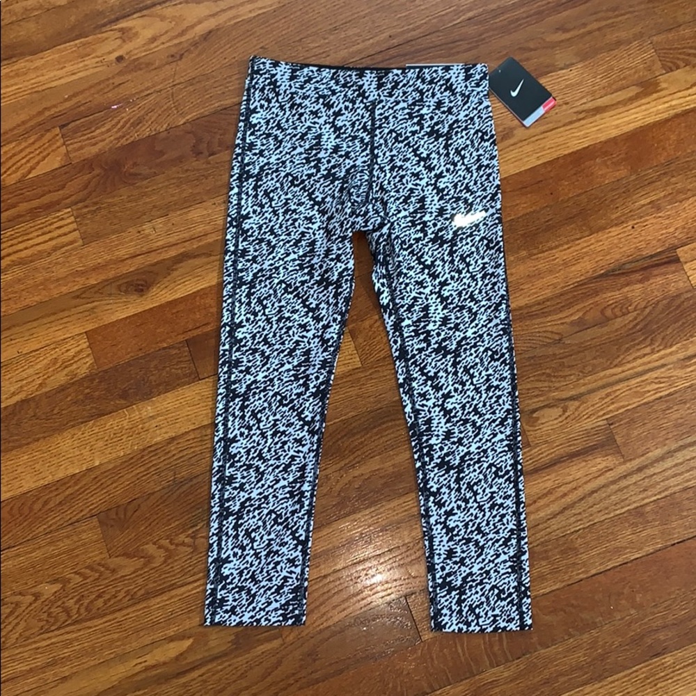 NWT never worn Nike Dri fit crop length leggings
